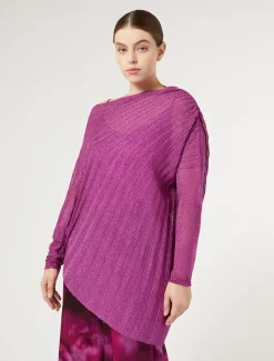 Asymmetrischer Pullover im Rippenmuster