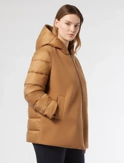 Aus wasserabweisendem Nylon-Canvas, Polsterung aus Jersey-Gewebe