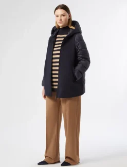 Aus wasserabweisendem Nylon-Canvas, Polsterung aus Jersey-Gewebe