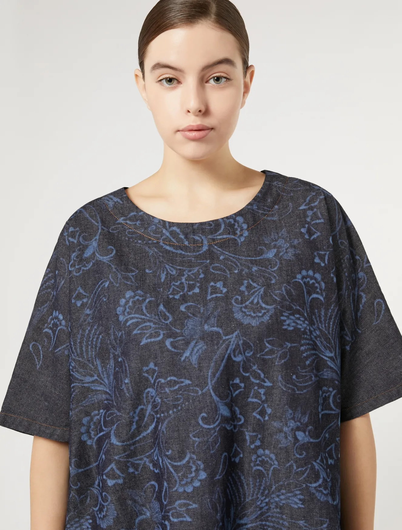 Bluse aus Lasercut-Denim