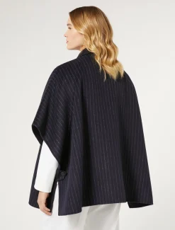 Cape aus doppeltem Wollgewebe