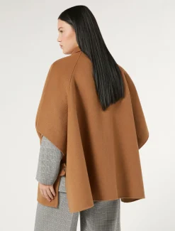 Cape aus doppeltem Wollgewebe