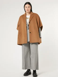 Cape aus doppeltem Wollgewebe