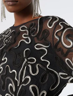 Etuikleid aus Plumetis-Tüll