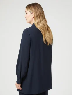 Kasack aus Crêpe mit Stickerei