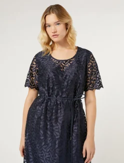 Kleid aus besticktem Tüll