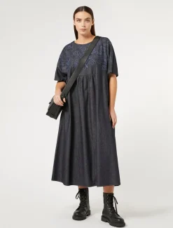 Kleid aus Denim mit Stickerei