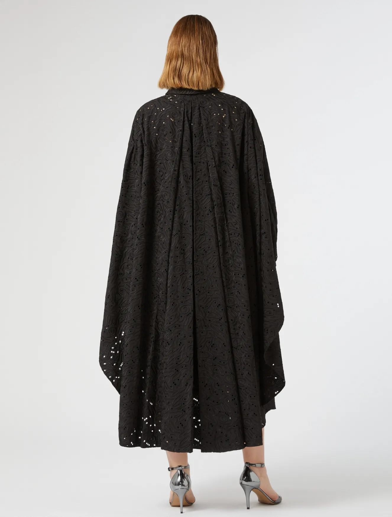 Kleid aus Popeline mit Lochstickerei