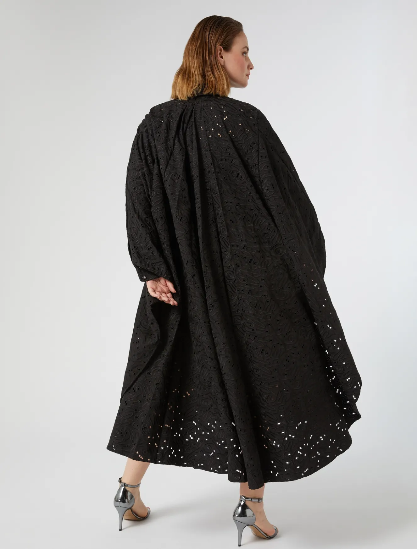 Kleid aus Popeline mit Lochstickerei