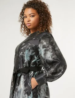 Kleid aus Seidensatin