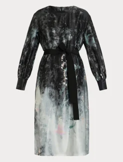 Kleid aus Seidensatin