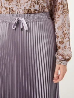 Langer Plisseerock aus Satin