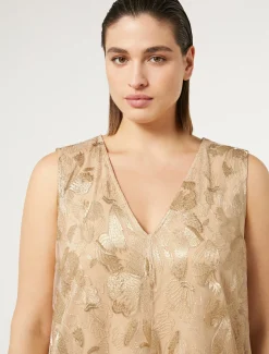 Langes Kleid aus besticktem Tüll