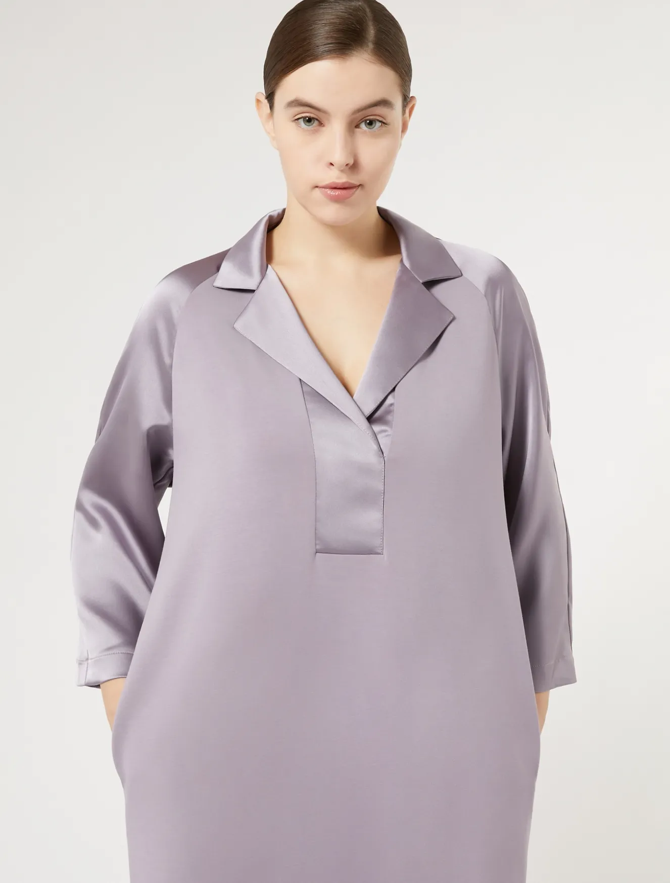 Langes Kleid aus Jersey und Satin