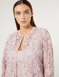 Leichter Mantel aus Makramee