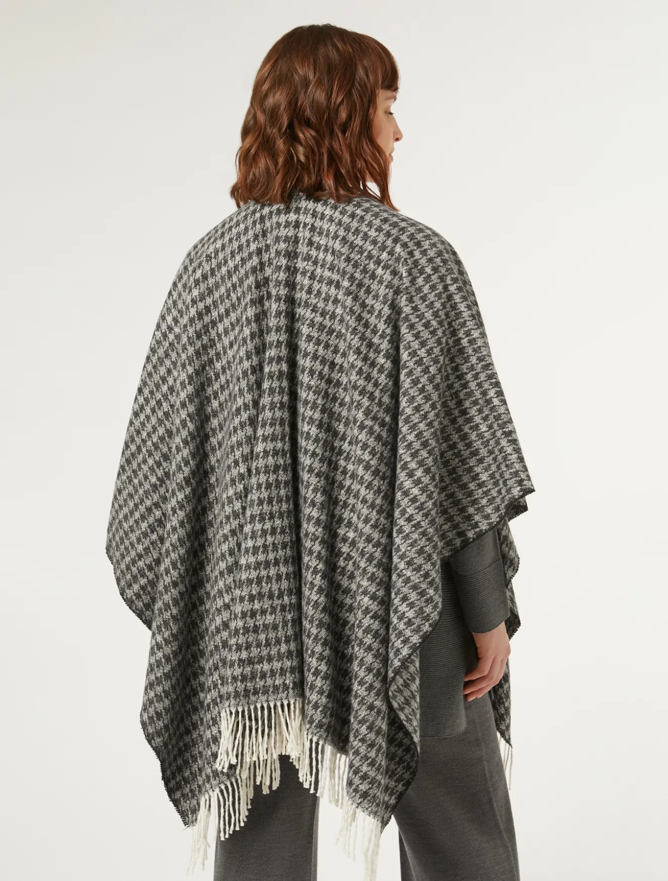 Poncho aus garngefärbtem Stoff