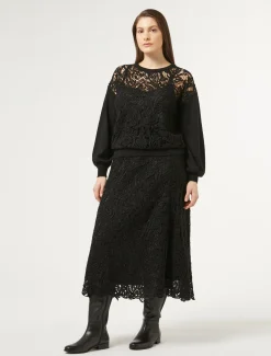 Rock mit Makramee-Stickerei