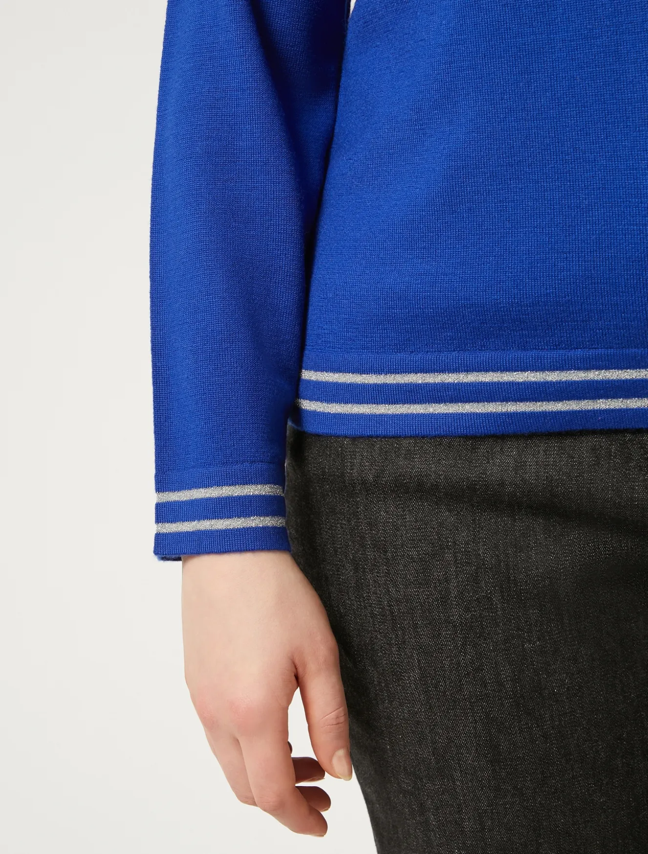 Rollkragenpullover aus Wolle und Lurex